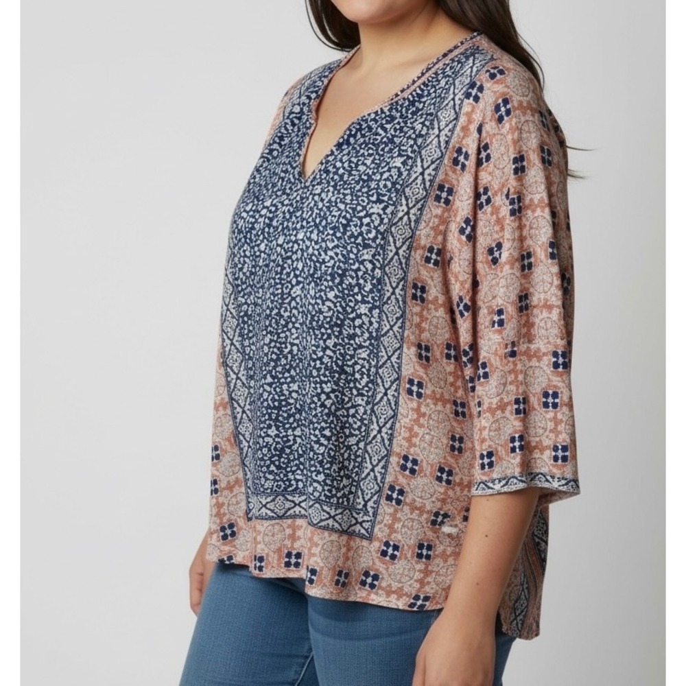 Weekend Suzanne Betro 2X Blue Peach Geometric Floral Notch Neck Tunic Top